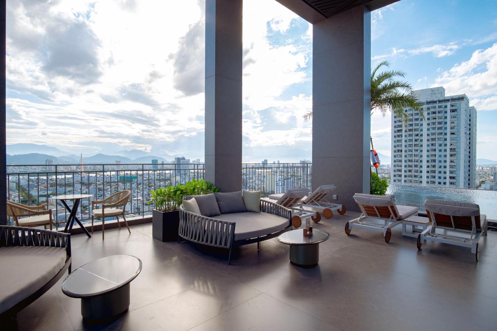 M Hotel Danang Exteriör bild The Sky Bar