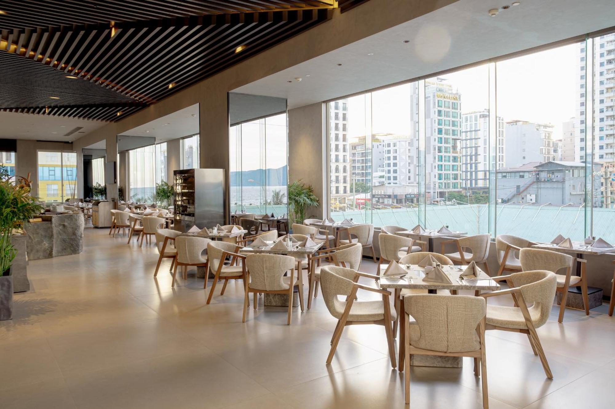 M Hotel Danang Exteriör bild The restaurant
