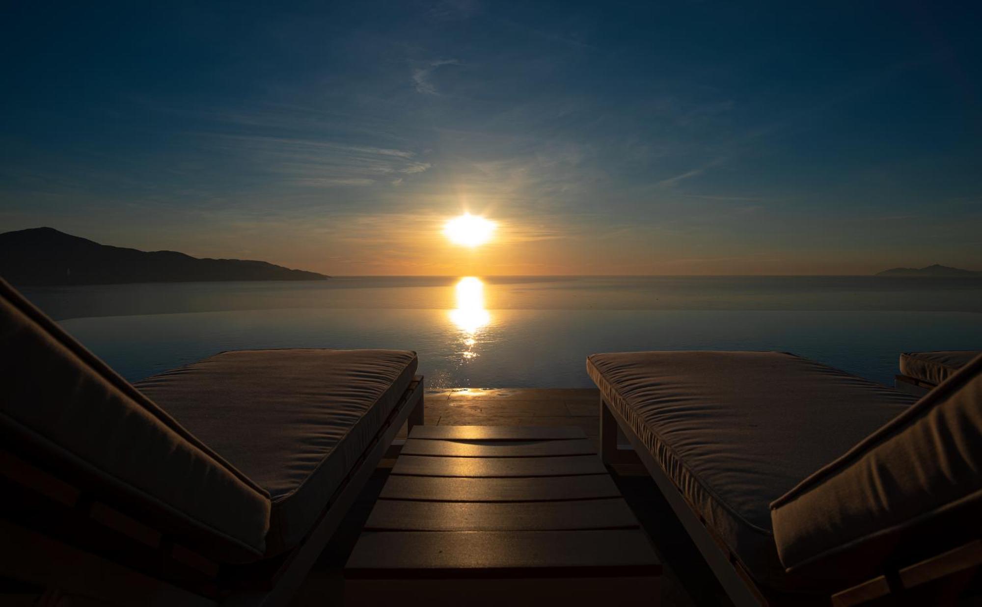 M Hotel Danang Exteriör bild Sunset at the Dead Sea