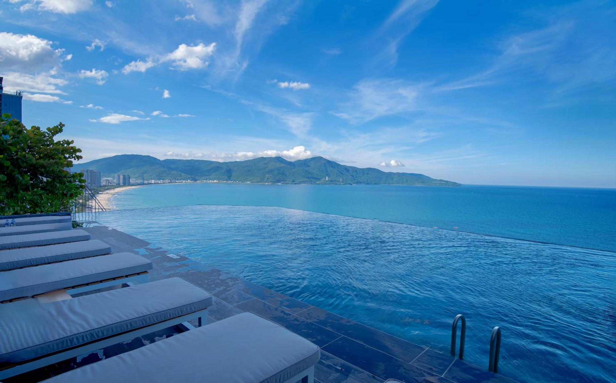 M Hotel Danang Exteriör bild View of the Andaman Sea from the pool at the Patong Beach Club