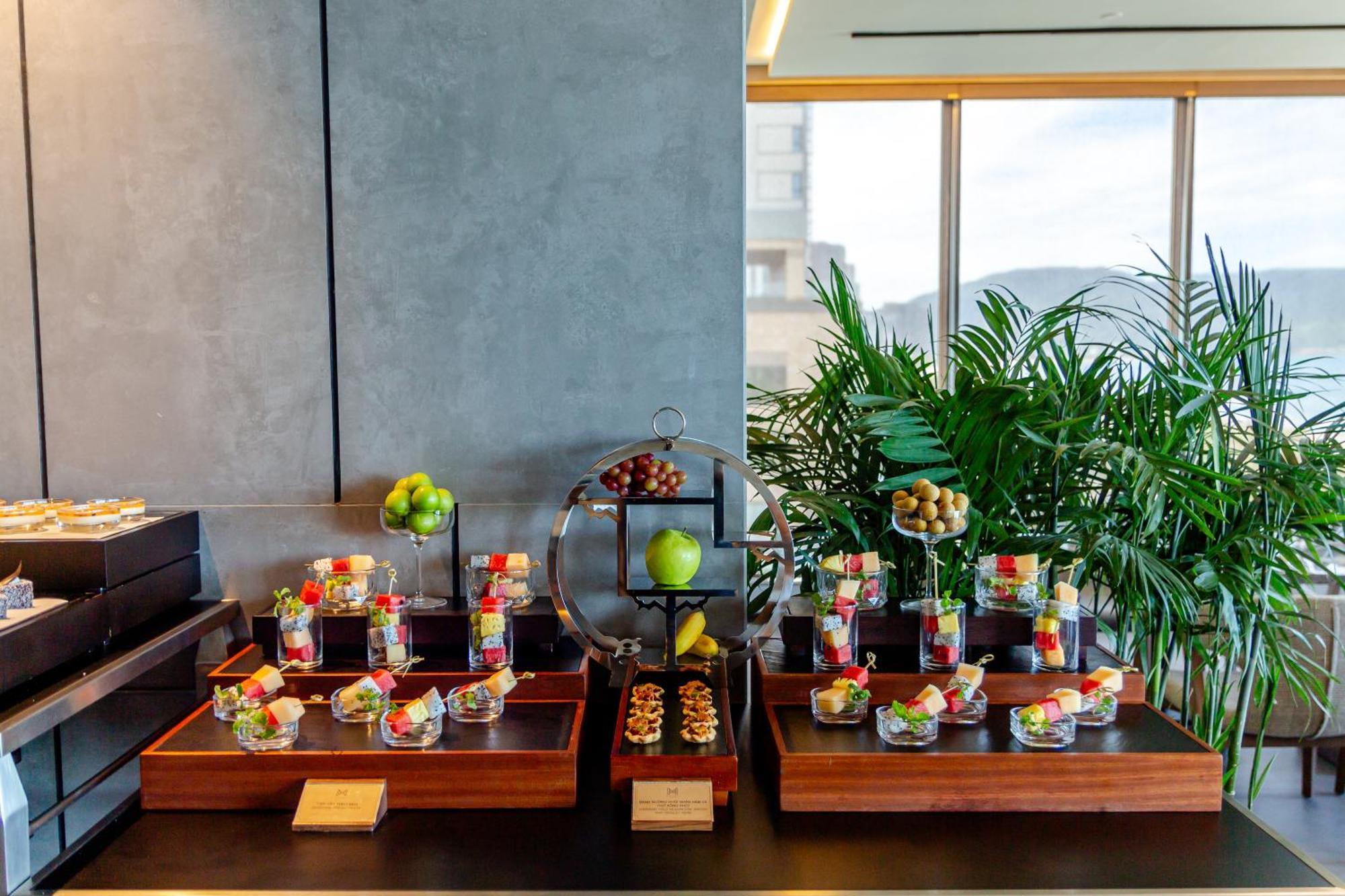 M Hotel Danang Exteriör bild A selection of desserts at the lounge