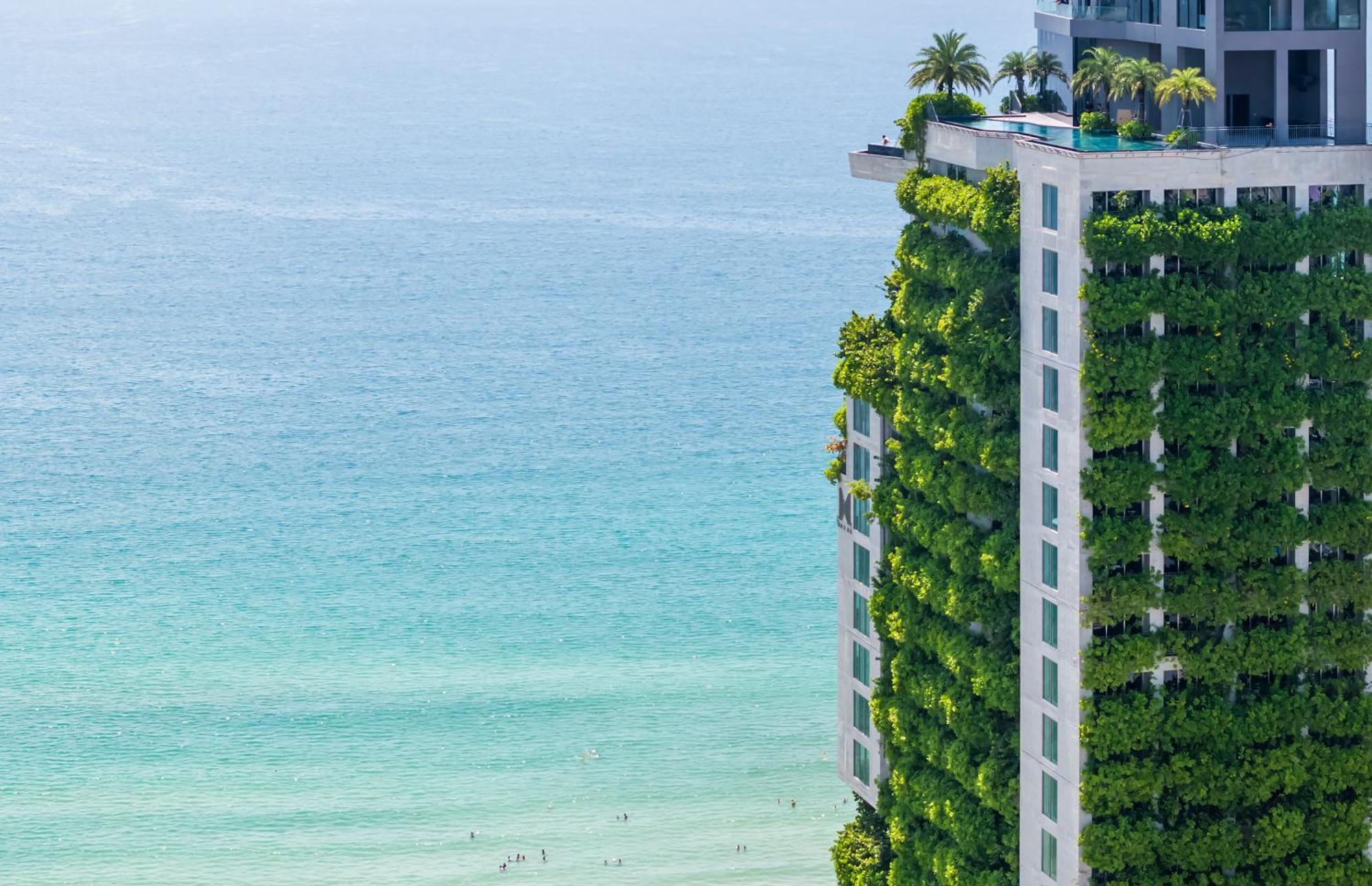 M Hotel Danang Exteriör bild The vertical garden at The Ivy