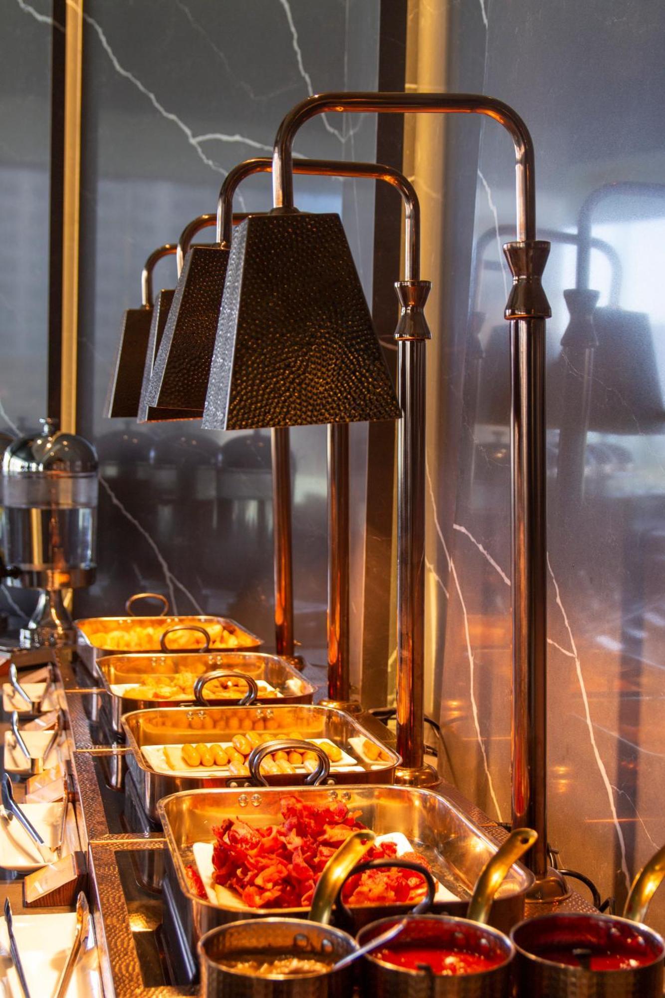 M Hotel Danang Exteriör bild A chafing dish